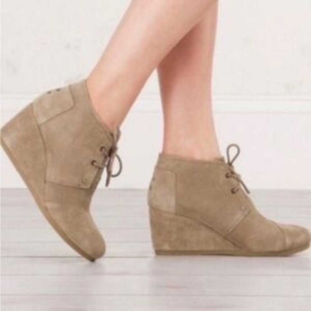 Toms Ankle Boot 8.5 Wedge Comfort Desert Taupe Suede Lace Up Tan